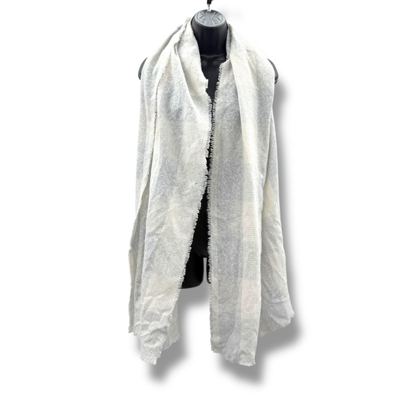 Old Navy Accessories - Old Navy NWT Plaid Scarf White Gray Raw Edge Soft Unisex Lightweight Fall Winter